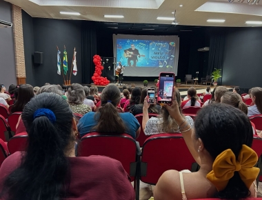 Palestra sobre autismo com Marcos Petry encanta e educa na abertura da Semana Pedagógica